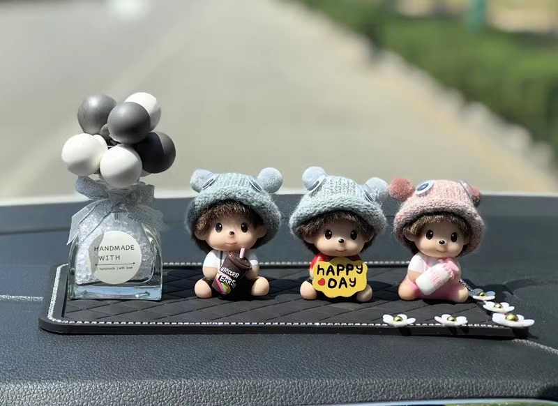 Cute car decoration car perfume ornaments creative personality Mengqiqi center console car interior supplies balloon women