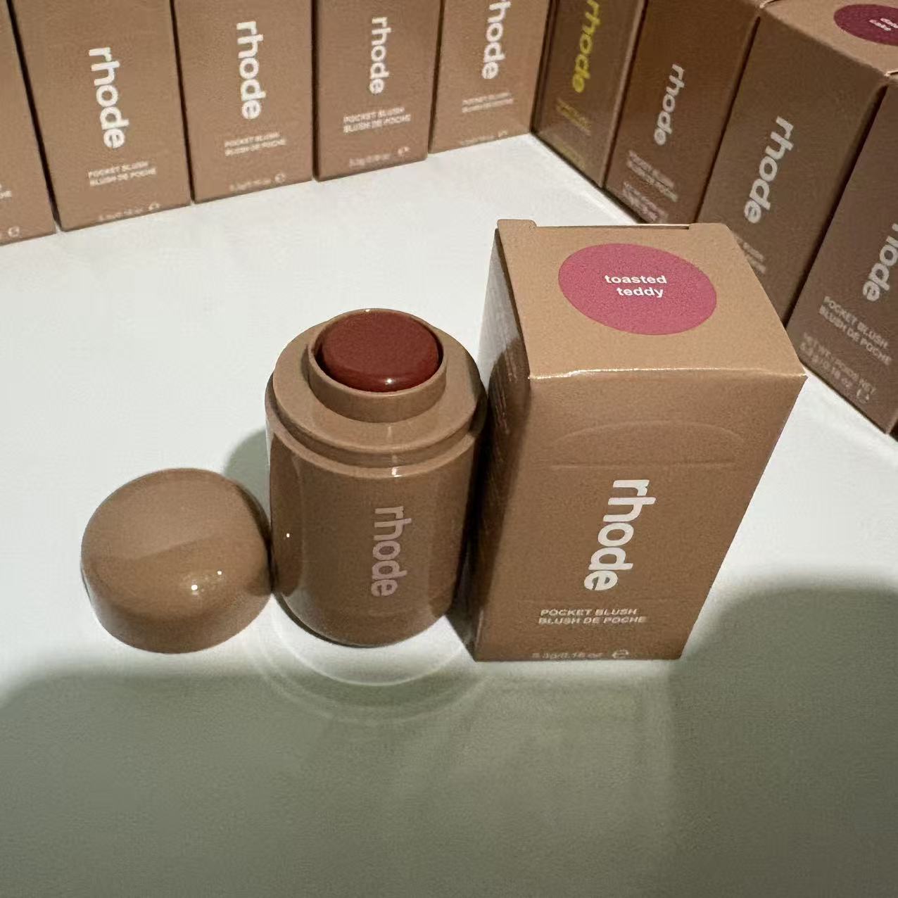 Rhode skin nuevo blush hailey piggy / freckle lips and mejillas blush