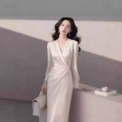 2024早秋フランス軽贅沢高級感正式な場面気質名媛高級女神范白色ワンピース夏