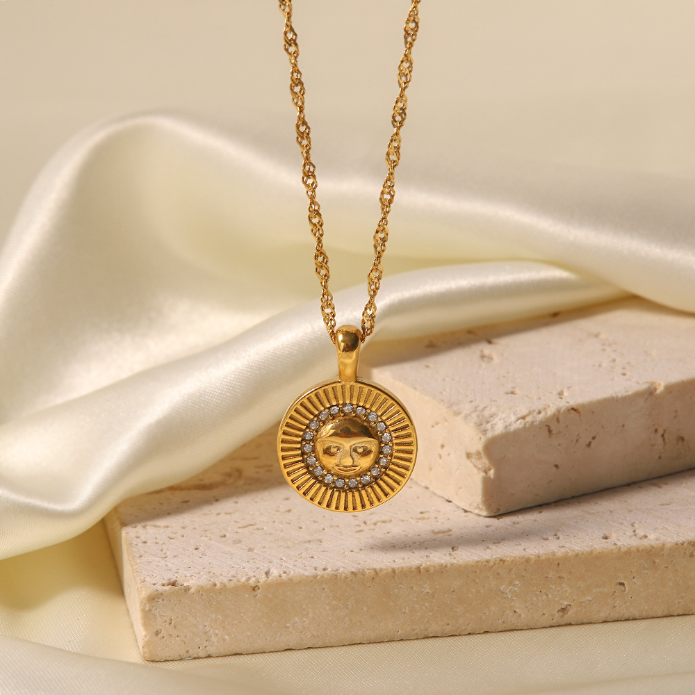 Fashion Portrait Stainless Steel Gold Plated Artificial Diamond Pendant Necklace