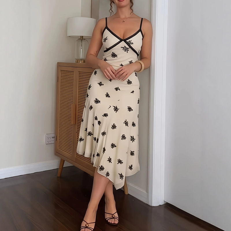 French-Style Floral Spaghetti Strap Long Dress with Black Trim, V-Neck, Waist-Cinching Cut, Side Slit, Irregular Fishtail Hem, and Slimming Effect