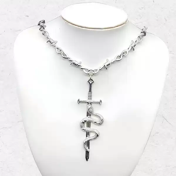 Hot-Selling Foreign Trade Thorn Necklace Unisex Accessory Punk Gothic Heart Necklace Fashion Personality Pendant