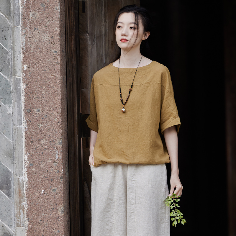 25 Xia Xin コットンとリネンの女性の文学レトロなルーズ薄いサンドウォッシュラウンドネックスプライシング半袖トップ女性のコットンとリネンの T シャツ