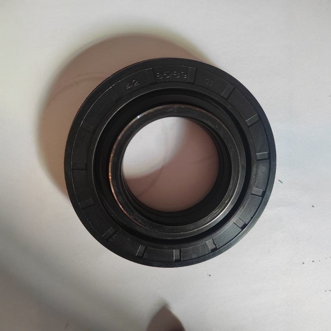 厂家供应防泥水42*85/89*11金豹联达变速驱动轴柳林收割机油封