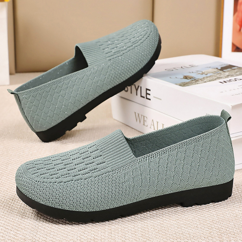 Zapatos de madre verano nuevo estilo ajenjo casual zapatos de mujer transpirables de mediana edad y ancianos viejos zapatos de tela de Beijing zapatos de suela suave sin cansancio