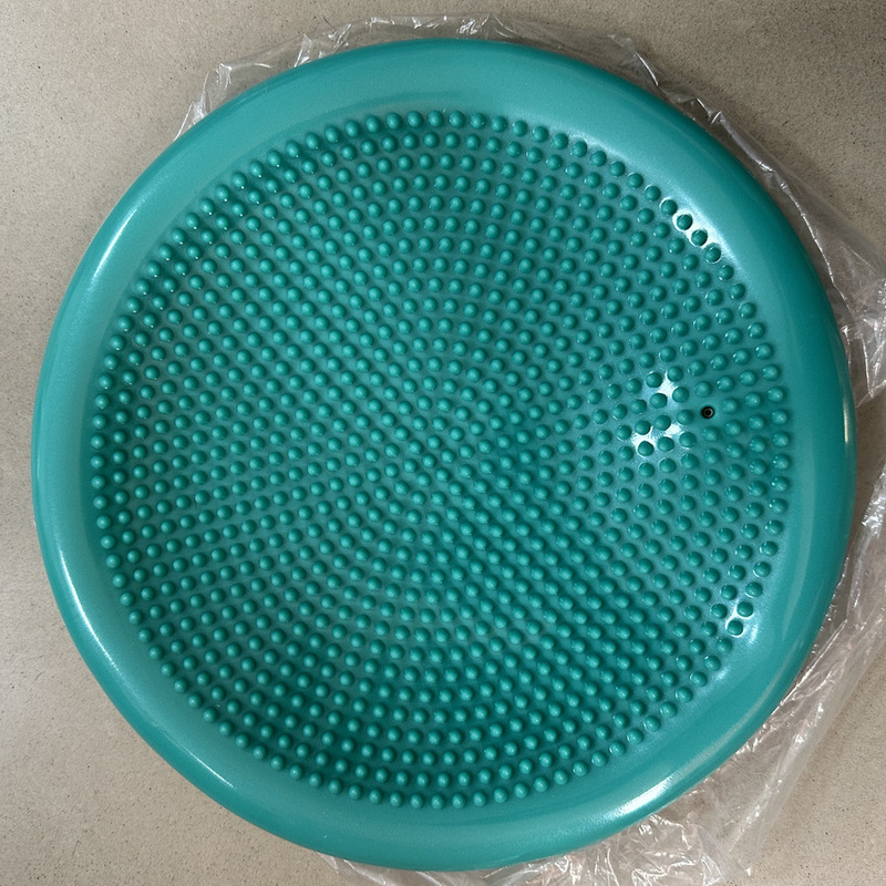 ヨガマットを厚くして、フラットパッドのバランスパッドを厚くします。|undefined