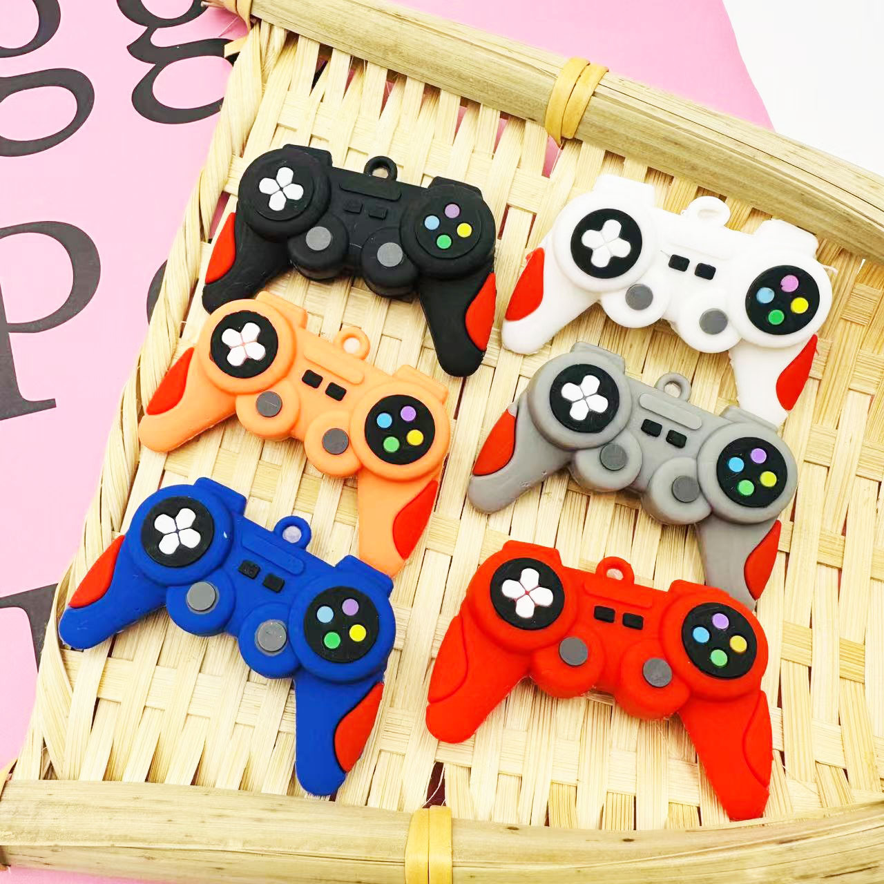 新款游戏手柄钥匙扣挂件PVC立体公仔活动小礼品批发包包挂饰批发