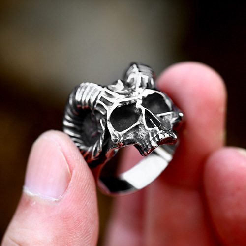 beier new retro stainless steel horn skull ring European and American punk style titanium steel men's ring jewelry