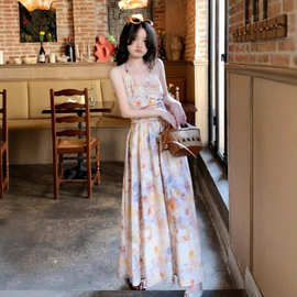 法式复古油画碎花挂脖吊带连衣裙女夏季度假风气质露背收腰长裙子