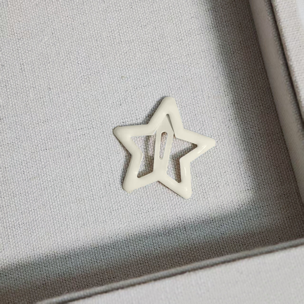 About 3cm five-pointed star bb clip-off-white