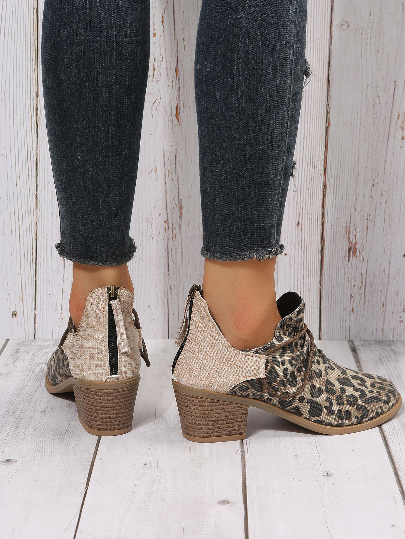 Dame ankelstøvler med spiss tå og firkantet hæl_voghion.com