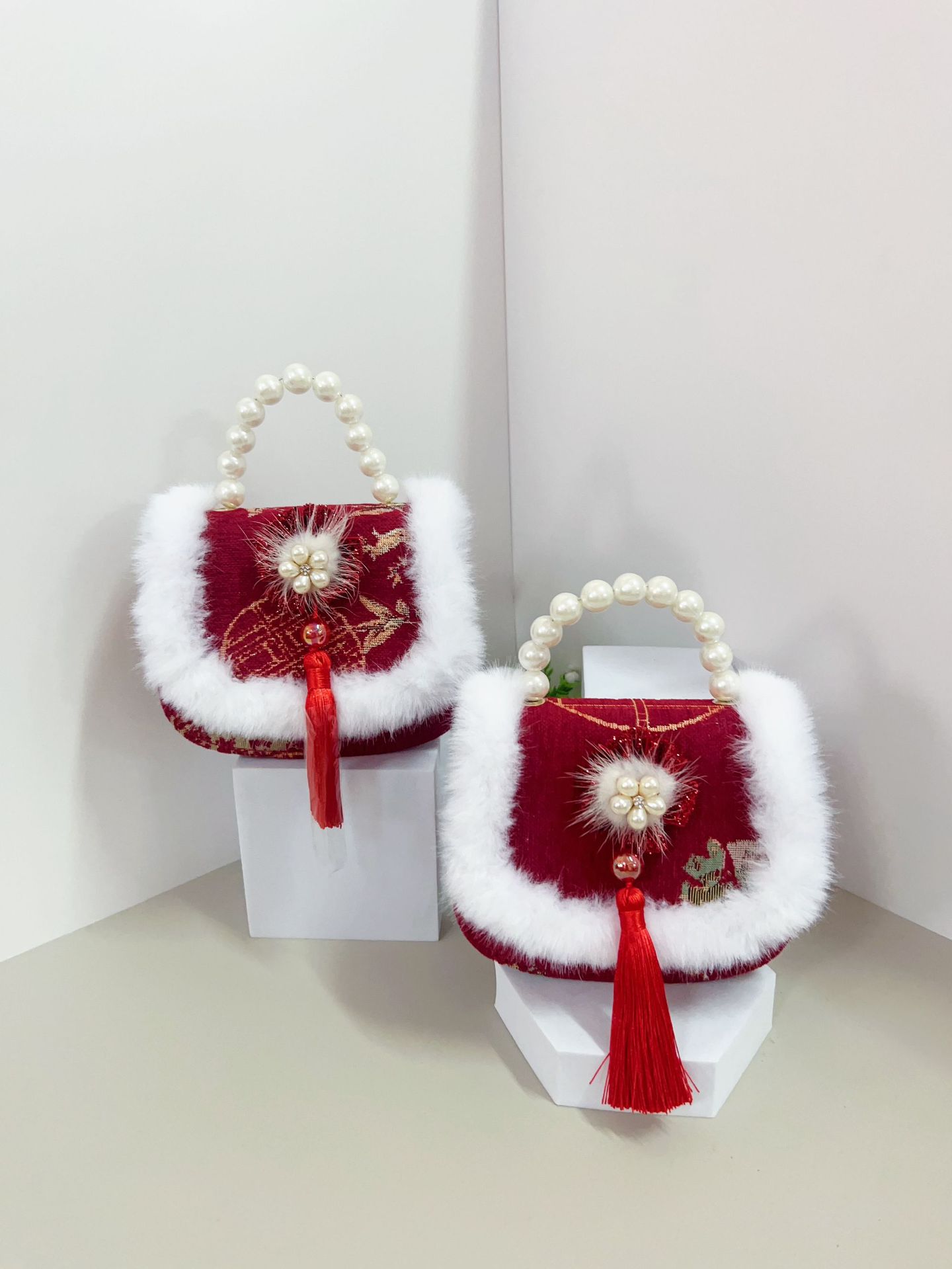 Bolsos infantiles otoño-invierno Año Nuevo bolsos rojos festivos pequeños bolsos de perlas de lana fragante accesorios bolsos de chicas