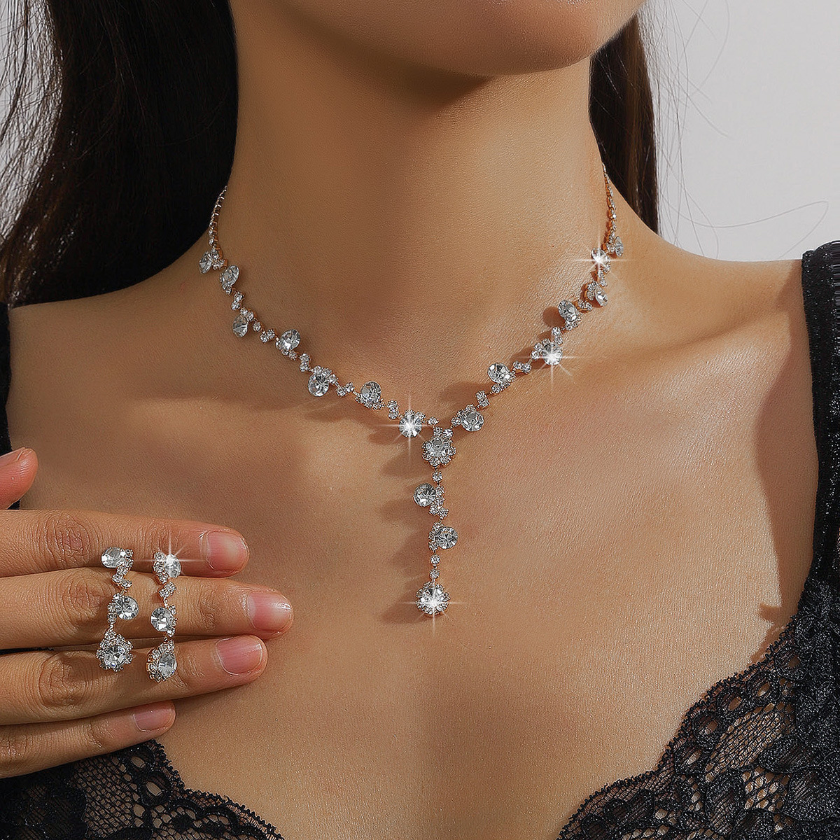 collana donna rete rosso zircone nicchia versatile orecchini ciondolo set metallo clavicola catena fabbrica_voghion.com