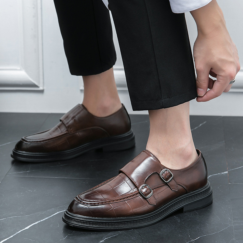 Zapatos de cuero de negocios transfronterizos de tamaño grande para hombres 46 zapatos de cuero de punta de doble botón británicos de tamaño grande para hombres zapatos de cuero de altura