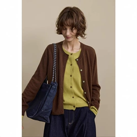 女式针织衫;女式衬衫;半身裙