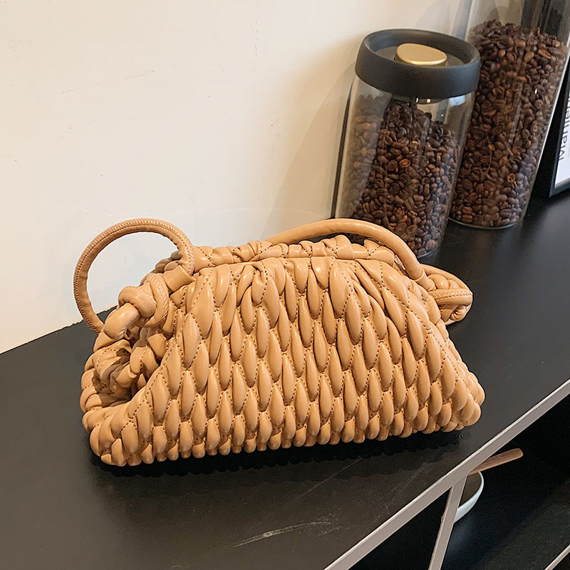 外贸批发女包2022秋冬新款饺子褶皱单肩包个性夹口云朵潮流斜挎包