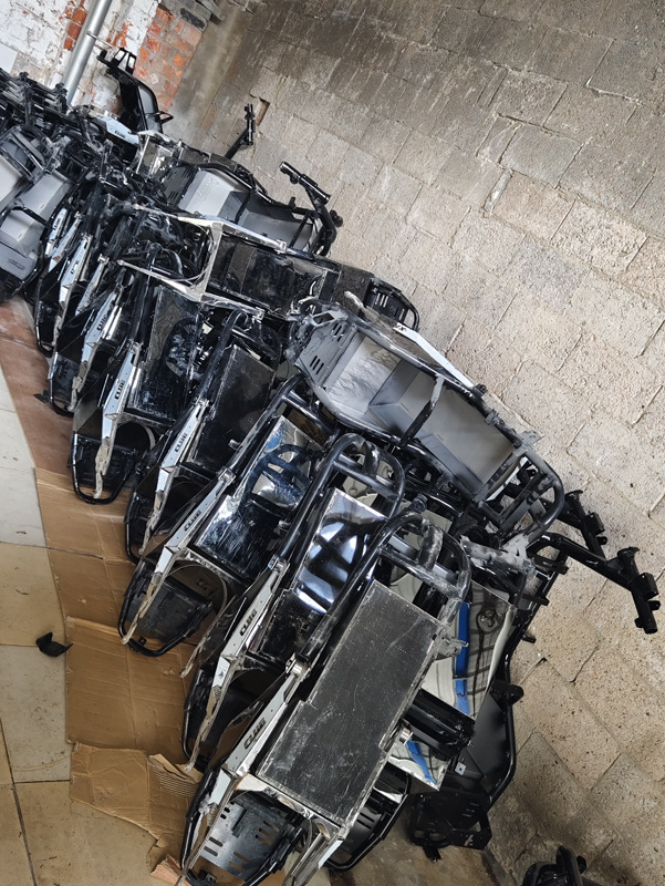 Electric motorcycle tortoise five little turtle king double extended frame to maximize the one-piece warehouse split warehouse with stainless steel flat fork in stock