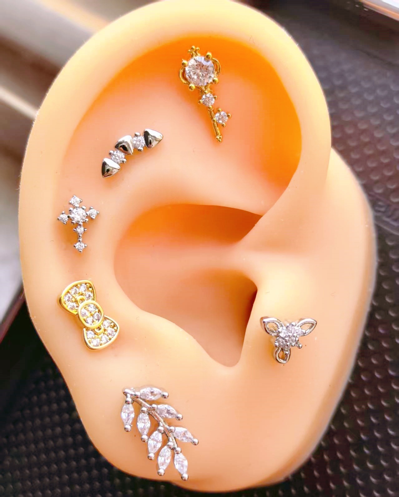 Elegant 18K Gold Plated Titanium Steel Screw Rod Ear Bone Nails Leaf Cross Cartilage Earrings High-End Niche Ear Jewelry detail image 10