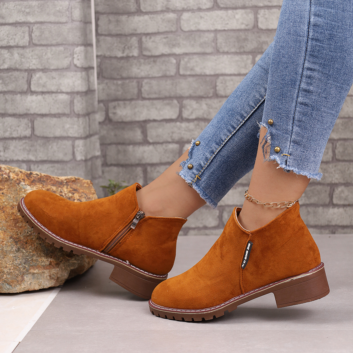 Neue kurze, gefrostete Vintage-Booties für Damen mit klobigen Absätzen und seitlichen Reißverschlüssen_voghion.com