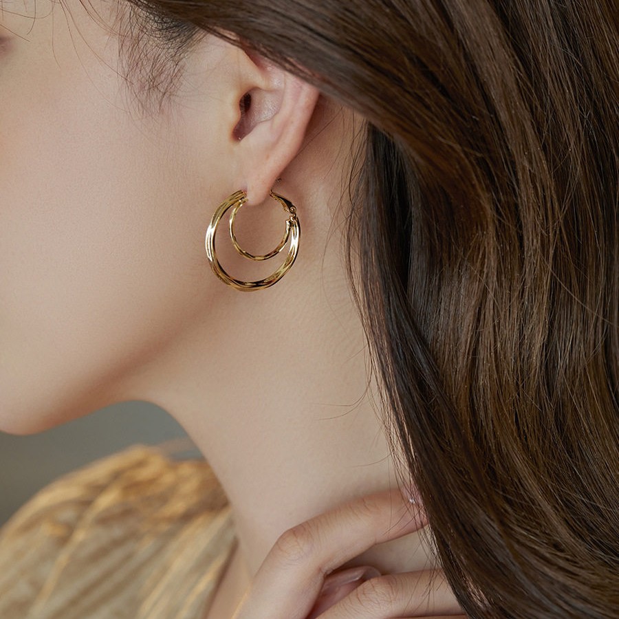 Exquisite French-style, high-end, niche double-layer hoop earrings, simple and fashionable, 2026 new design, stud earrings