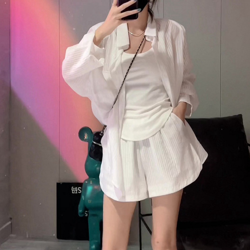 Salt-based wear high-end shorts set for women's 2026 summer Western-style royal sister striped sunscreen shirt two-piece set