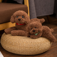 新しいネットの赤いかわいいテディの犬のぬいぐるみの人形のシミュレーションの子犬は人形の誕生日のプレゼントをなだめます。