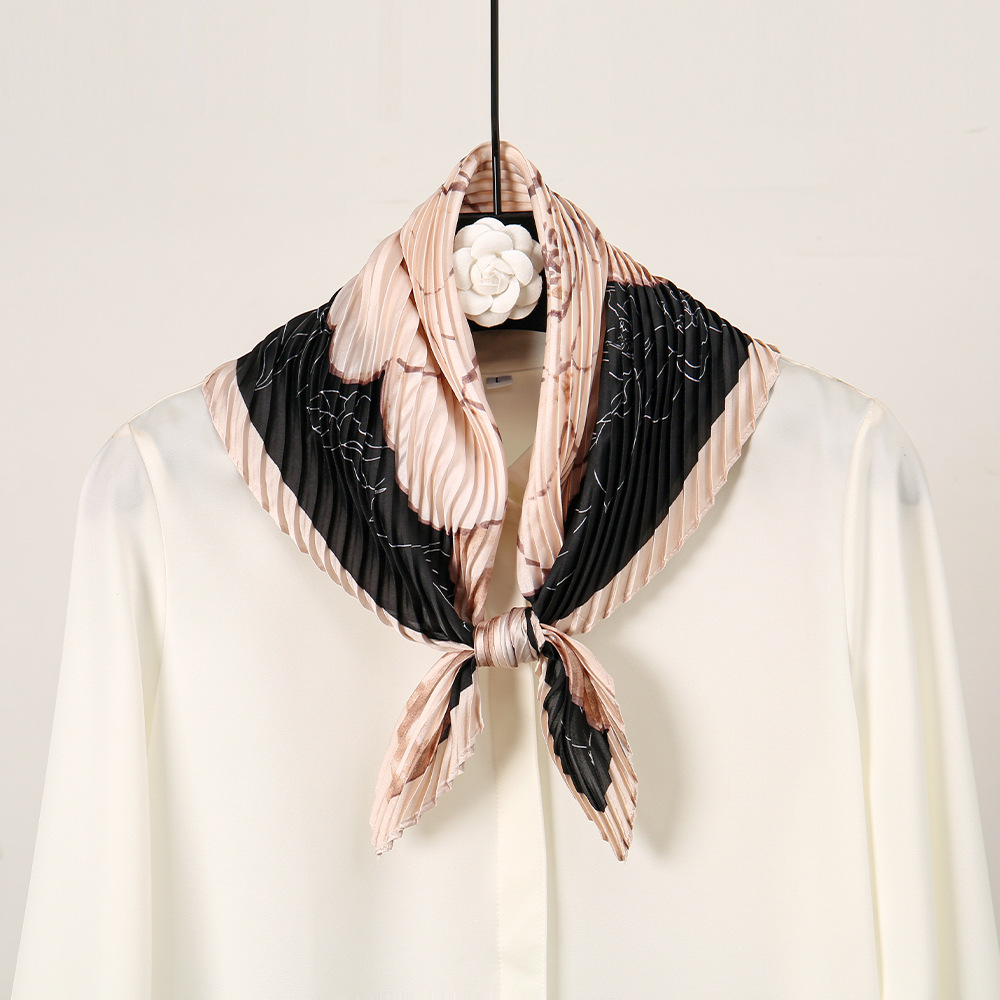 Trendy Cool Design Sense 70 Bufanda de seda arrugada Bufanda cuadrada pequeña Bufanda profesional de alta calidad sin colisión Bufanda plisada al por mayor