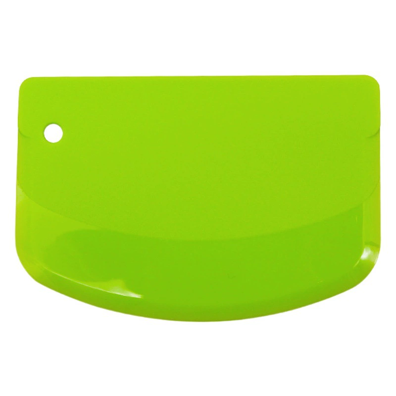 Кросс-бордерный пластиковый скребок для теста Amazon, скребок для крема и муки, утолщенный скребок для теста, прошел проверку на безопасность пищевых продуктов.