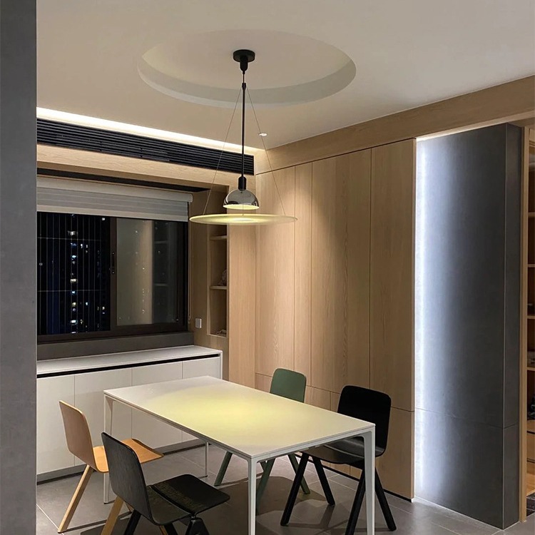 Araña de restaurante de diseñador italiano, barra de bar creativa danesa, dormitorio, lámpara de decoración de ovnis minimalista moderna y sencilla