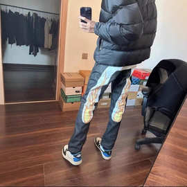 一件代发 2025春季新款潮牌白色大M火焰牛仔长裤 男女同款