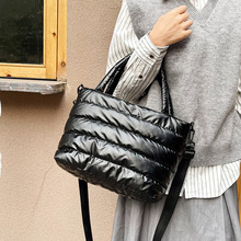 �W�t���Q������¿��̫����б����r������Ů���μ����e�����