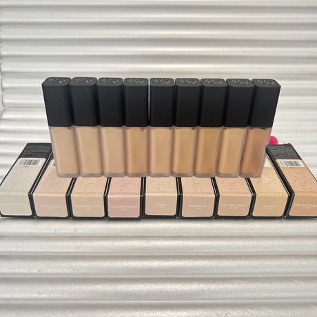 Spot Huda Concealer Faux Filter under the Eyes Is Long-Lasting and Does Not Stick to the Wrinkles to Brighten the Tear Trough and Dark Circles