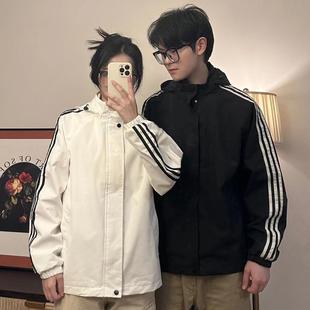 Spring New Couple Sports Jacket Men's and Women's Three-Stripe Detachable Hood Waterproof Windproof Jacket Men's Spring and Autumn