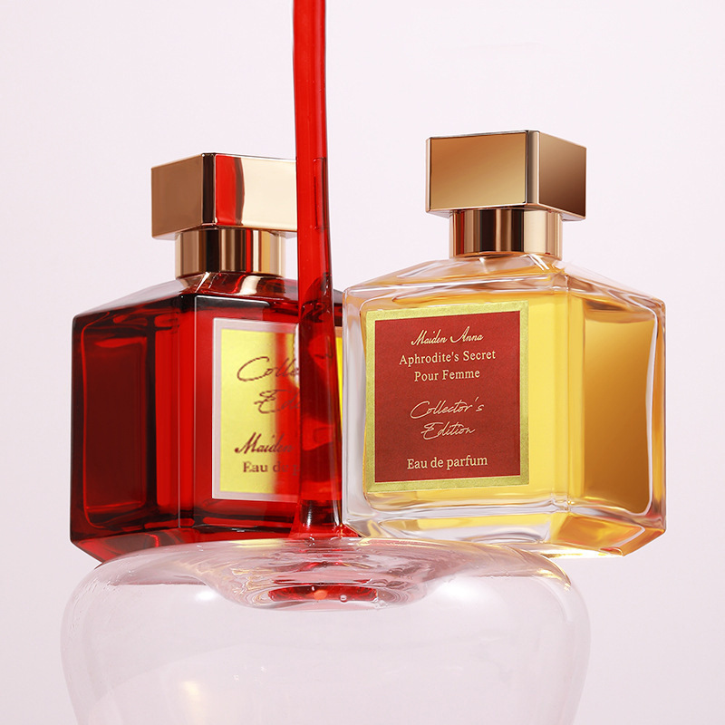 La pequeña ciudad de yixiang se vende bien, los perfumes masculinos de la tierra azul permanecen duraderos, los perfumes masculinos y femeninos del comercio exterior explotan al por mayor.