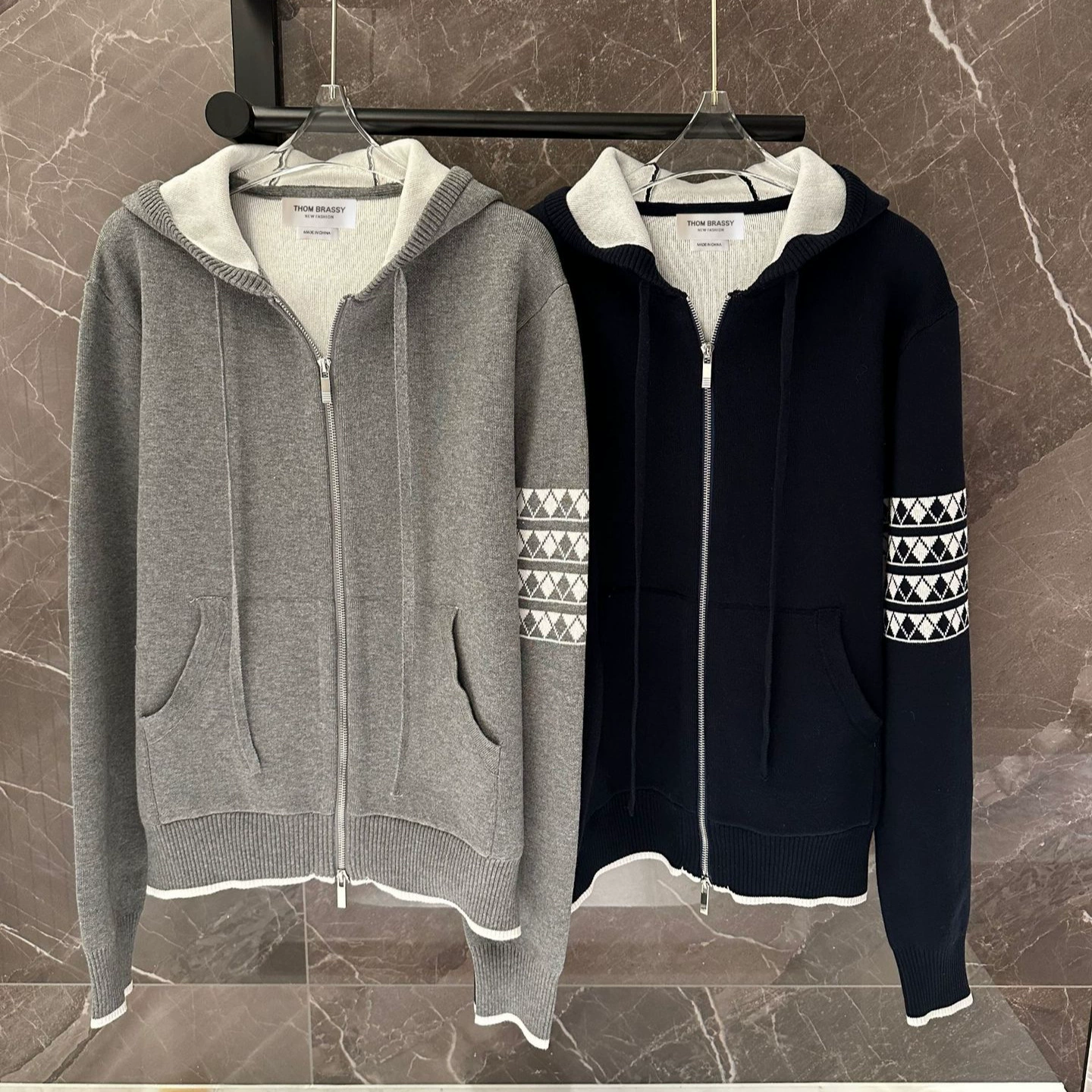 THOM BRASSY 5956TB Щенок Шляпа на молнии свитер 3065 модный дикий аниме мультфильм