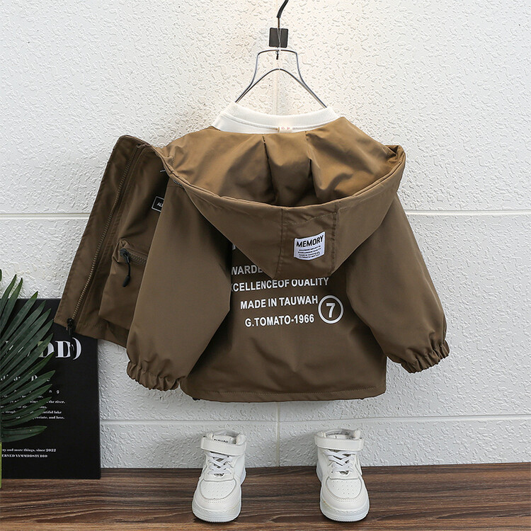 Windjacke mit großem Taschenetikett 2024 Frühlings- und Herbstsaison Neue koreanische Ausgabe Trendy Markenmantel für Kinder für Jungen_voghion.com