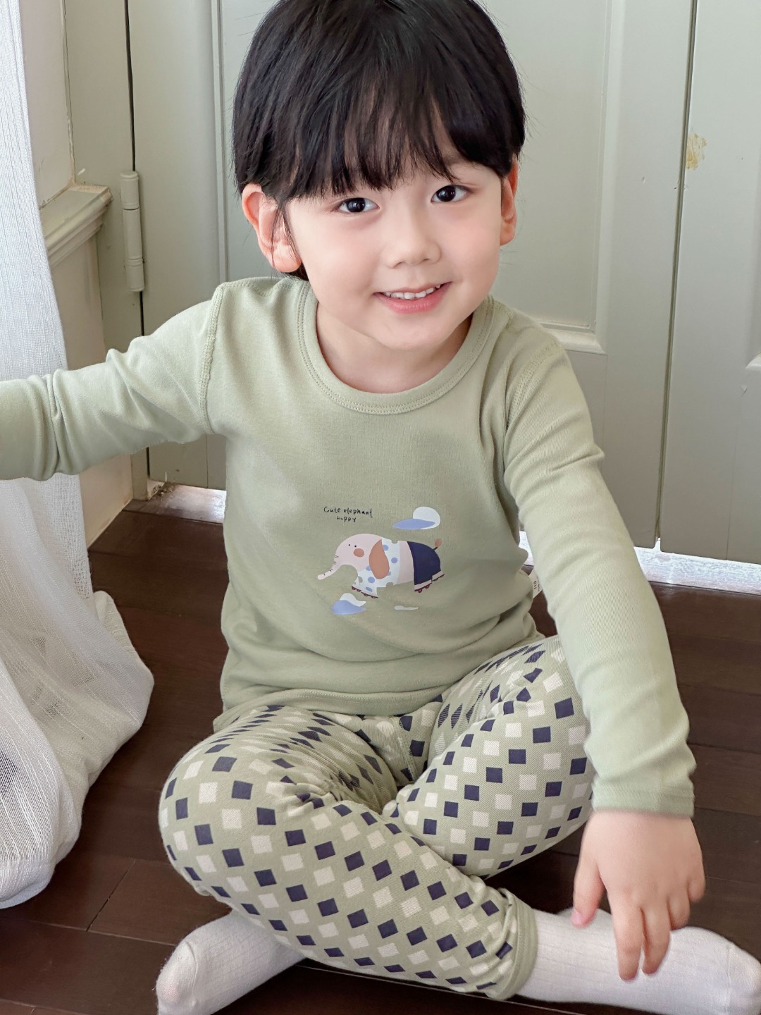 녹색 귀여운 아기 코끼리 중립