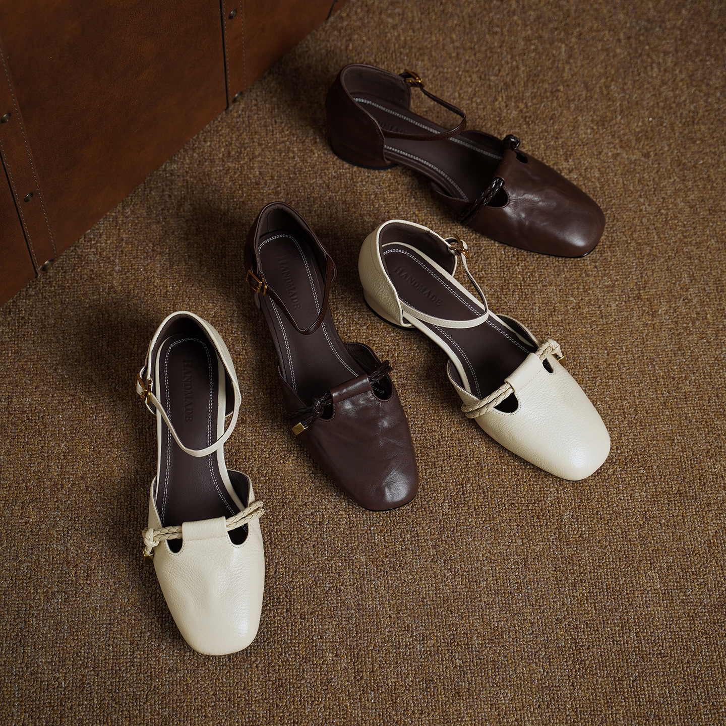 Sandal nữ gót thấp 3 cm quai ngang một khóa, mũi kín gót kín kiểu dáng thanh lịch — Màu nâu (cao 3cm)