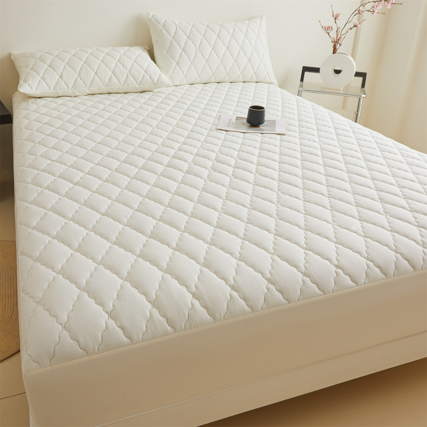 Protector de colchón impermeable con relleno de algodón, de una sola pieza gruesa, cubrecama con barrera contra orina, protector de colchón para Amazon, disponible con envío directo.