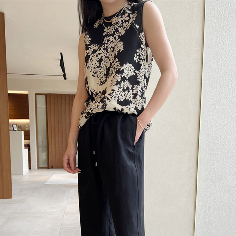 Style Stitching Vest ~ Dropped Light Viscose Flower Sleeveless Top JI Simple Paper Stitching Vest Style Stitching Vest ~ Dropped Light Viscose Flower Sleeveless Top JI Simple Paper Stitching Vest
