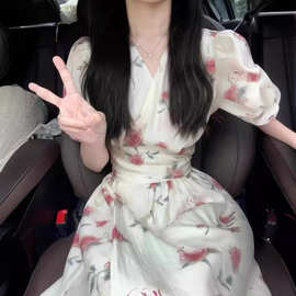 法式高级感气质显瘦白色碎花连衣裙夏大码轻熟优雅温柔甜美长裙子