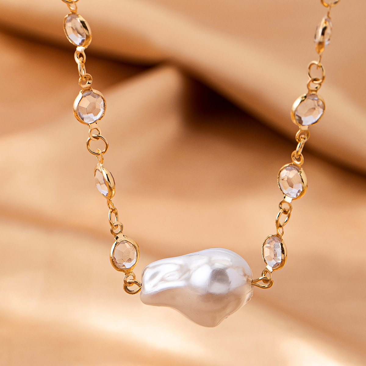 Minimalist Layered Necklace In Delicate Chains For Quiet Luxury_voghion.com