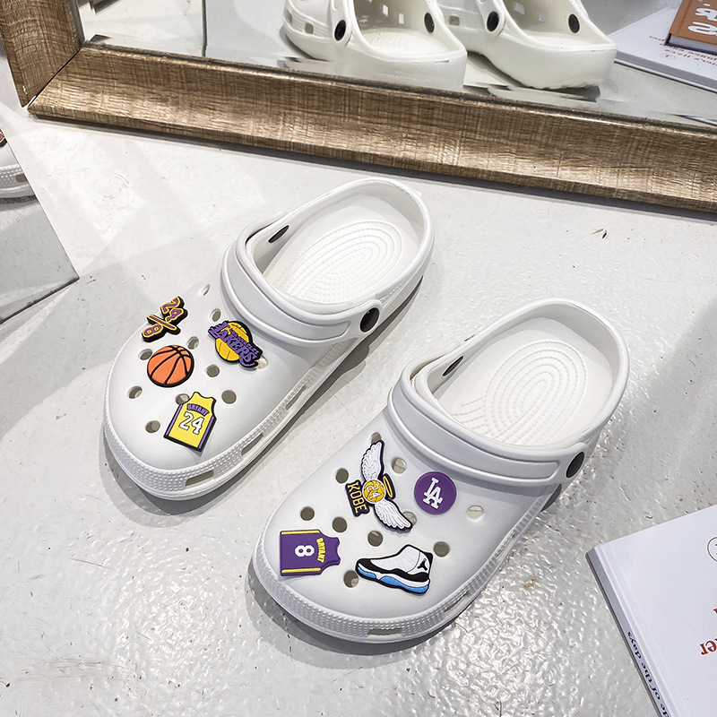 2025 New Croc Shoes Women's Beach Shoes Medical Operating Room Nurse Slippers Lakers Basketball Shoes Flower Baotou Sandals