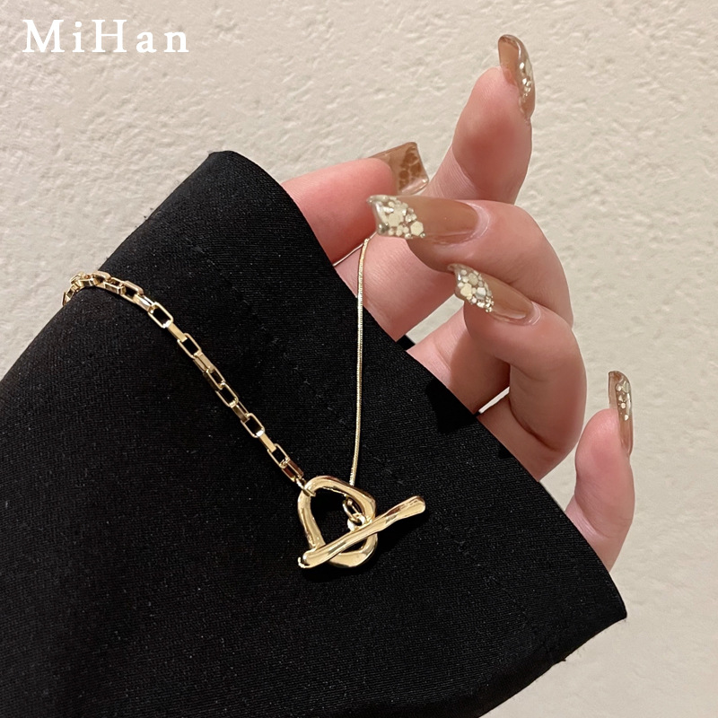 欧米の冷淡なスタイルのネックレスは金属感がシンプルで、デザインのネックチェーンのファッションがクールな新型の鎖骨チェーン6480です。