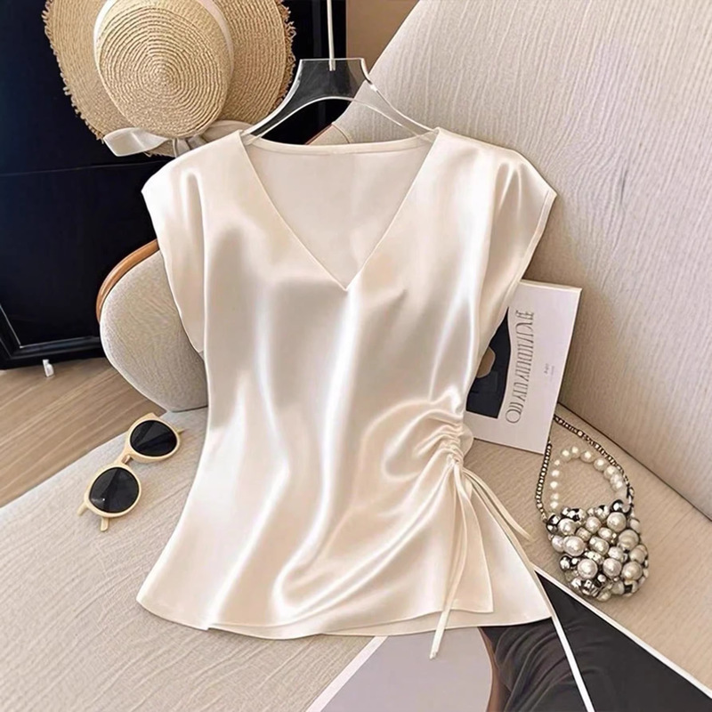 In-Stock Solid Color Satin Short-Sleeve T-Shirt Women's Shirt 2026 Summer Thin Stylish V-Neck Blouse Slim Fit Top In-Stock Solid Color Satin Short-Sleeve T-Shirt Women's Shirt 2026 Summer Thin Stylish V-Neck Blouse Slim Fit Top