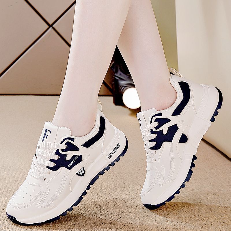 Plus Size Sports Shoes for Women 2025 New Spring Hot Style Korean Style Versatile Lightweight Running Leather Casual Dad Shoes for Women
