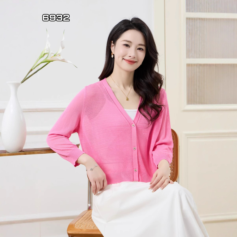 plus size Women's Spring and Summer New Sunscreen Air Conditioning Small Short Cardigan Lightweight Ventilated Breathable Short Simple Fashion All-match