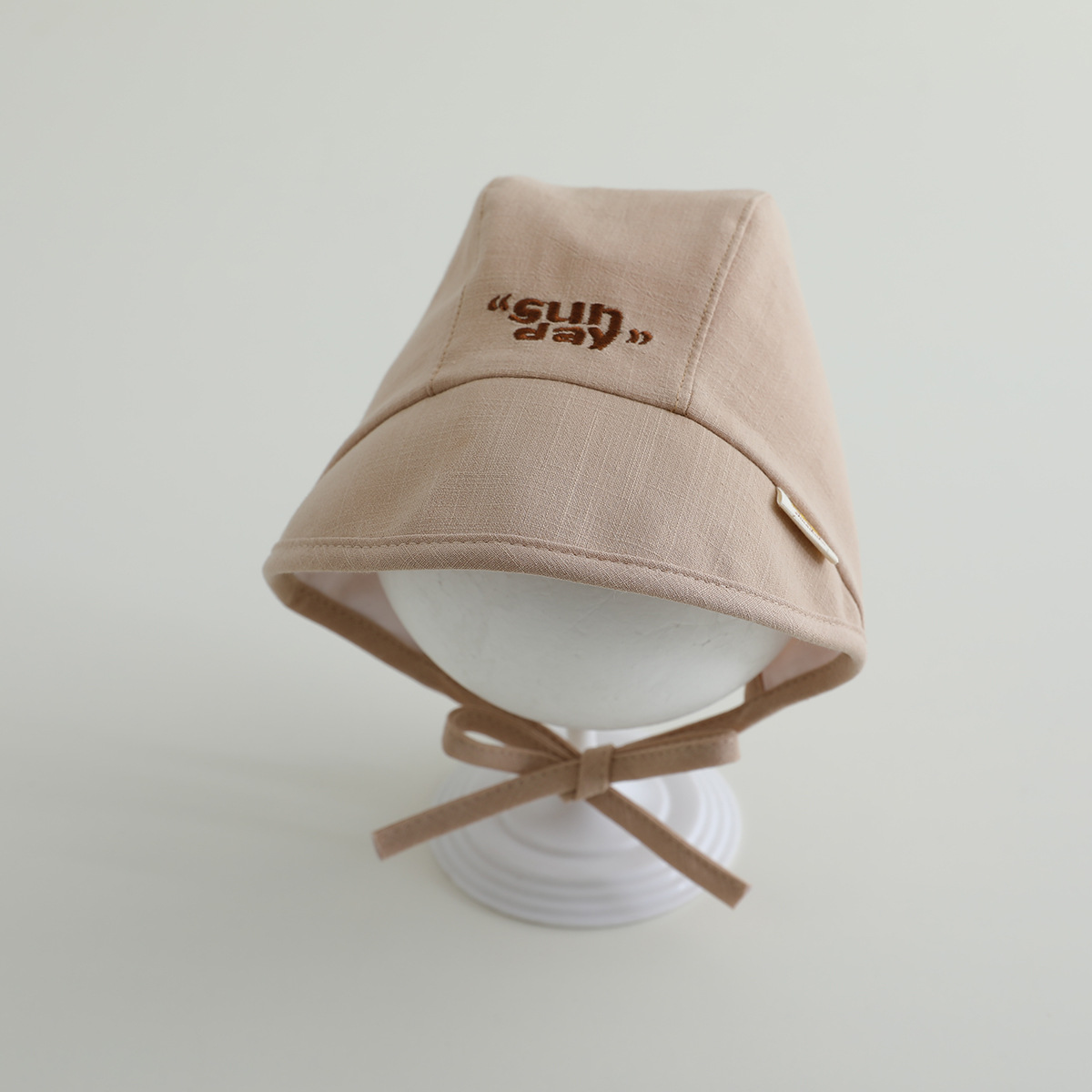 Sombrero para bebés primavera y otoño delgado correa sólida coreana Baotou sombrero de corte sombrero de sombra de sol recién nacido puerta de chimenea sombrero de neumático marea