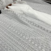 现货批发9088全棉蕾丝绣花布料横条花纹服装水溶棉布镂空绣花面料