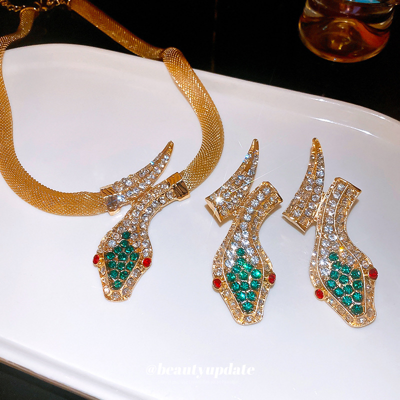 Conjunto de pendientes de collar de serpiente de diamantes transfronterizos, cadena de clavícula vintage vintage, accesorios de joyería de alta gama de nicho